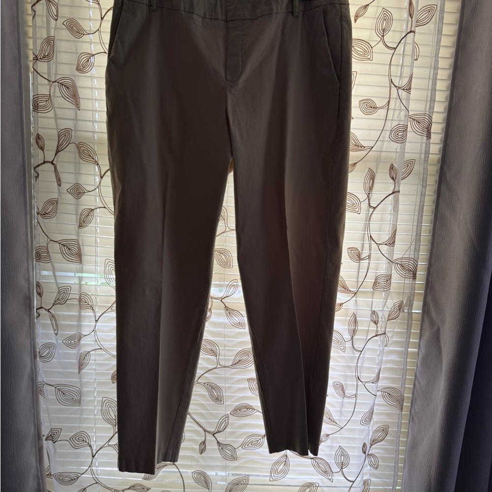Women's Elegant Black Capris